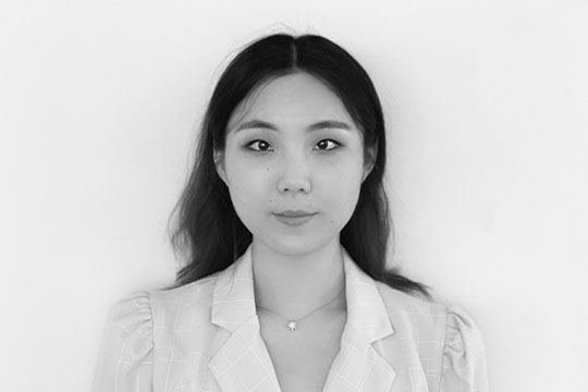 Angela Zhang 